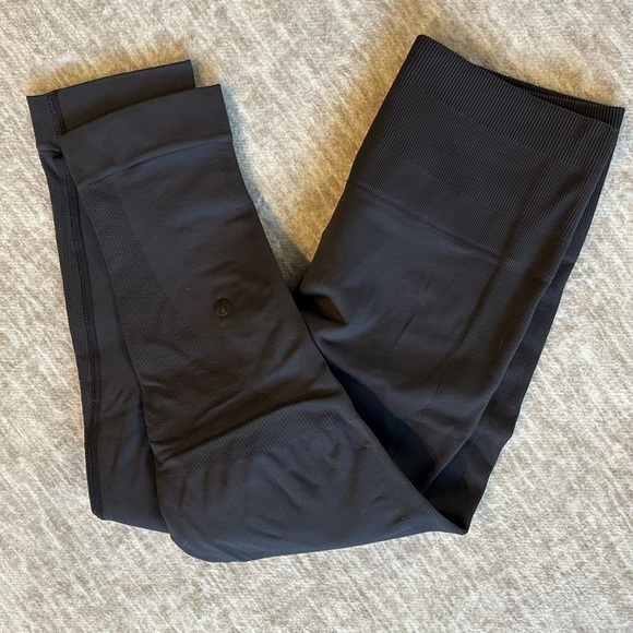 Lululemon | Kneecap Length Capri Midcalf Crop Leggings - Picture 3 of 5